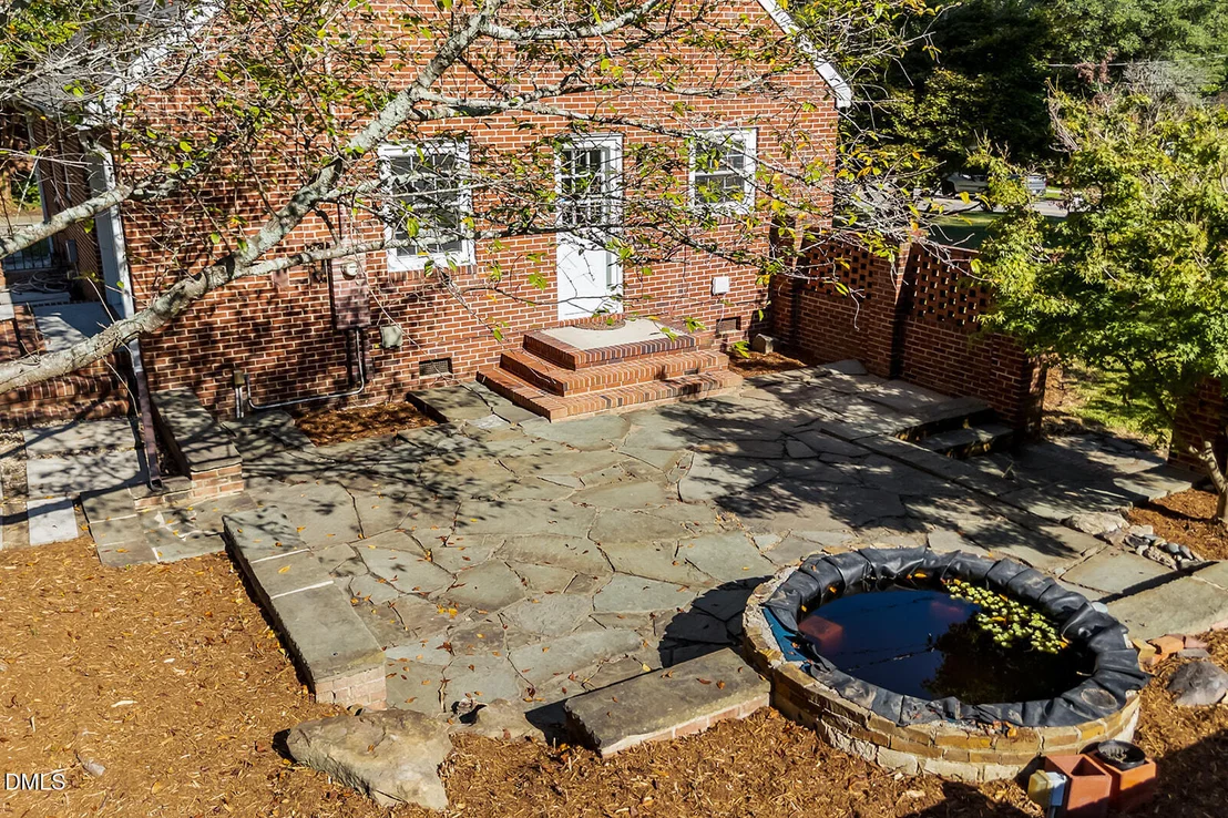 Photo of 2720 University Drive