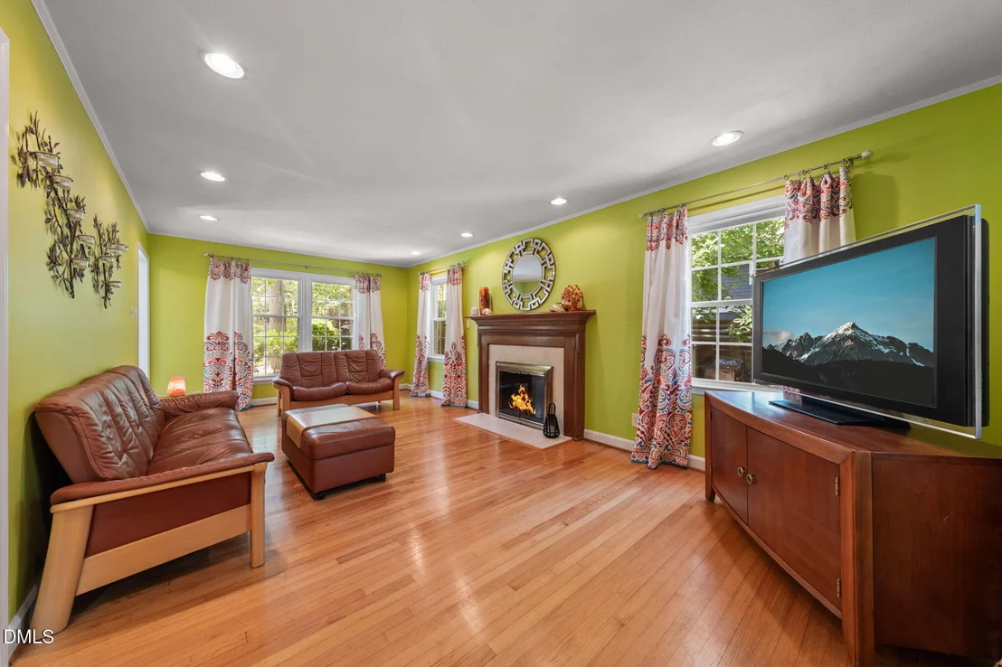 Photo of 721 Tinkerbell Road