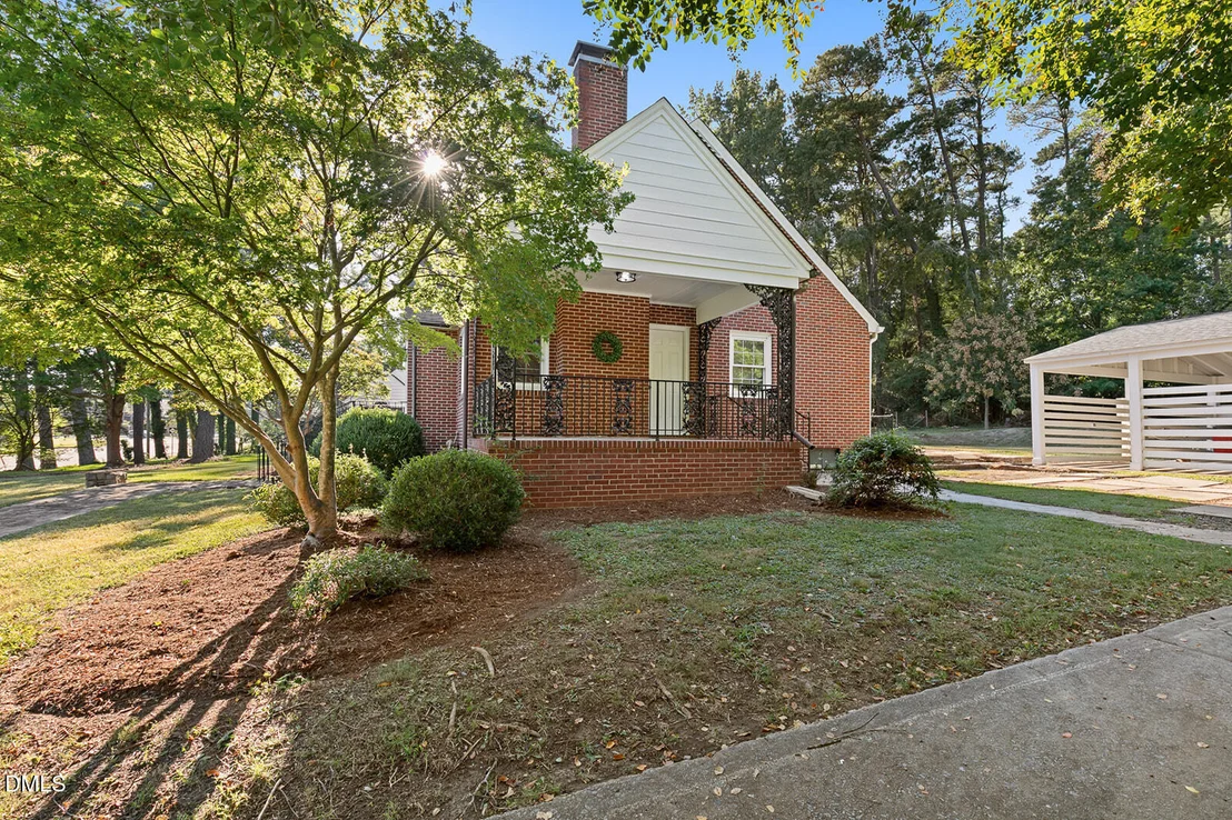 Photo of 2720 University Drive