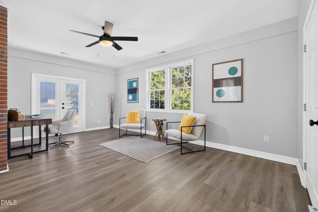 Photo of 8609 Manns Loop Road