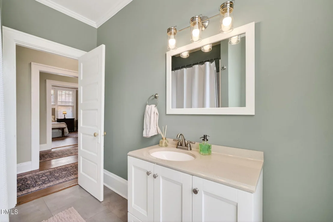Photo of 907 Broad Street W