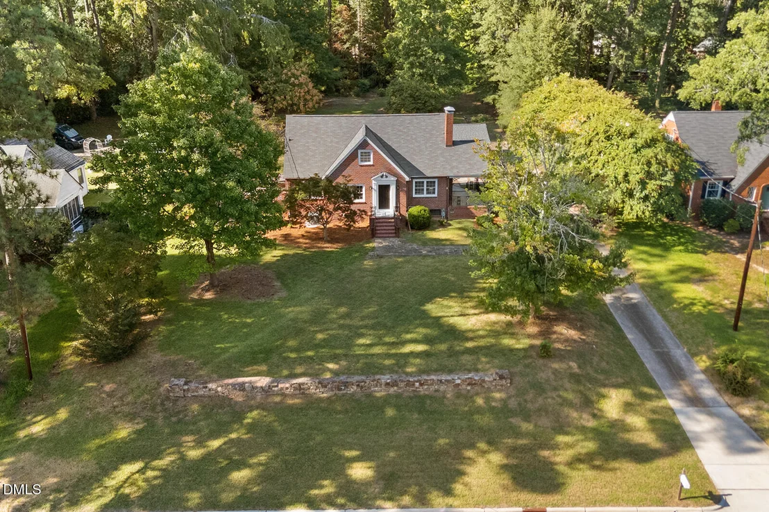 Photo of 2720 University Drive