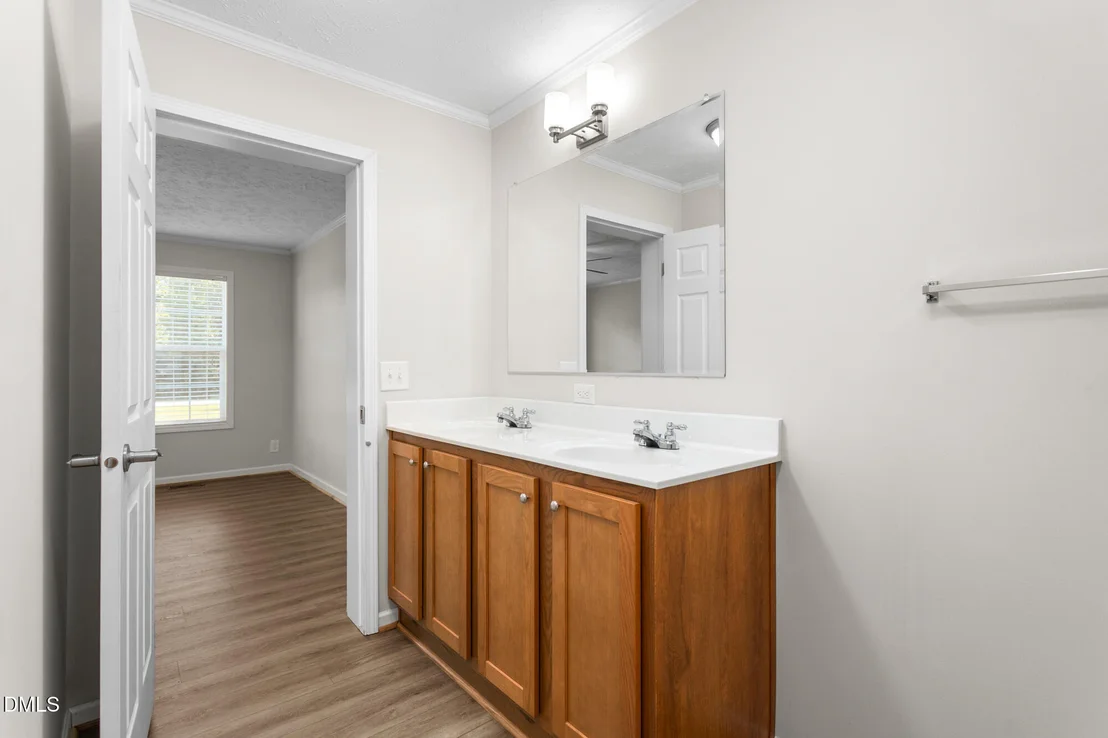 Photo of 1054 Sutton Road