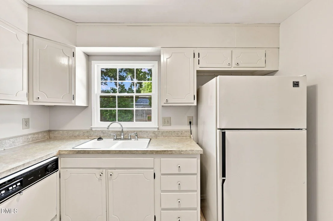 Photo of 2371 Buckingham Road