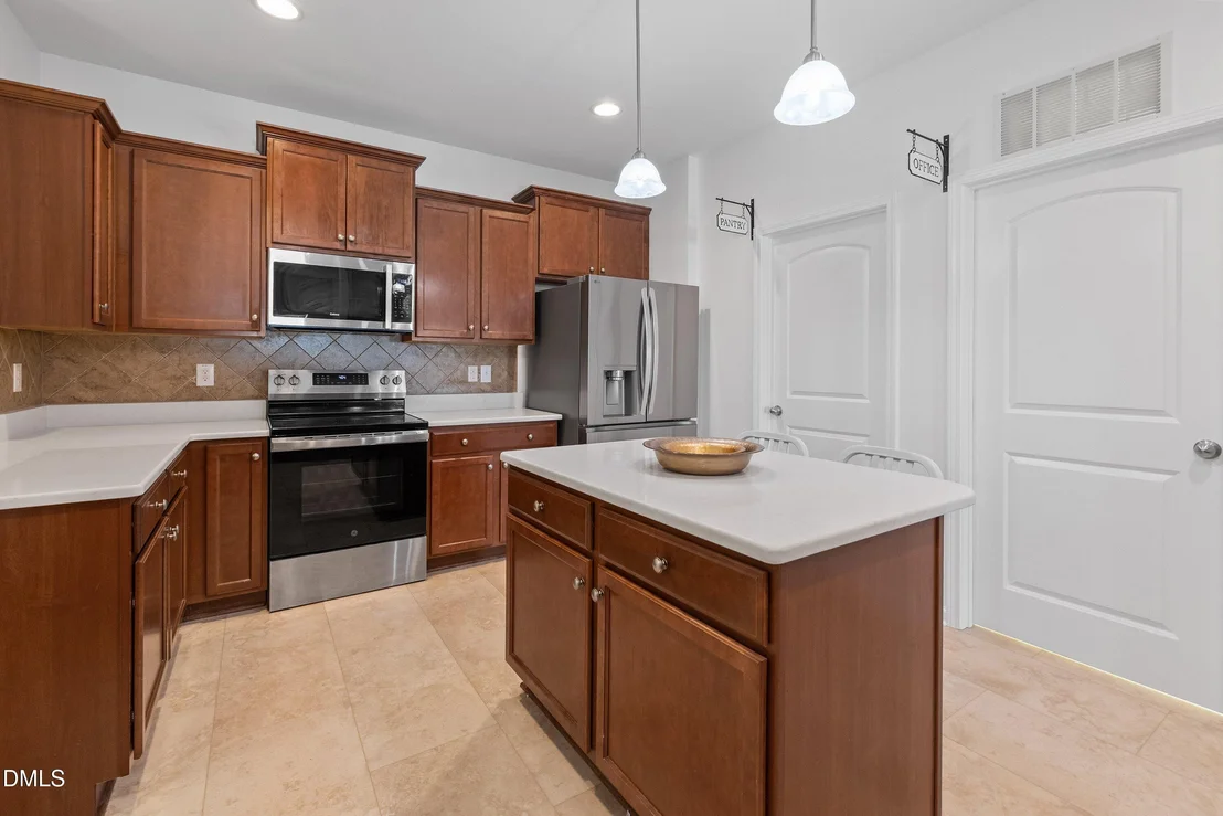 Photo of 817 Edgeware Way