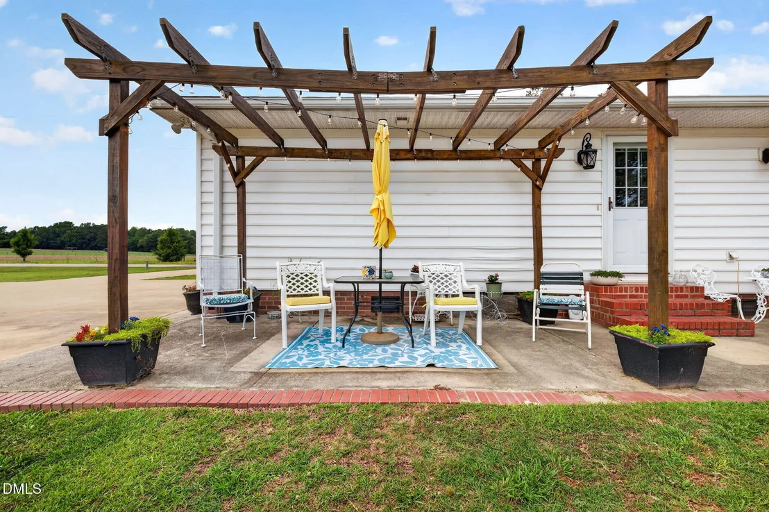Photo of 1490 Scott Road