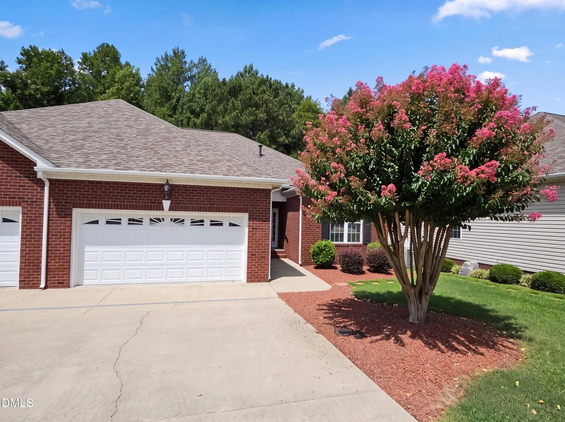 Photo of 302 Commonsgate Drive