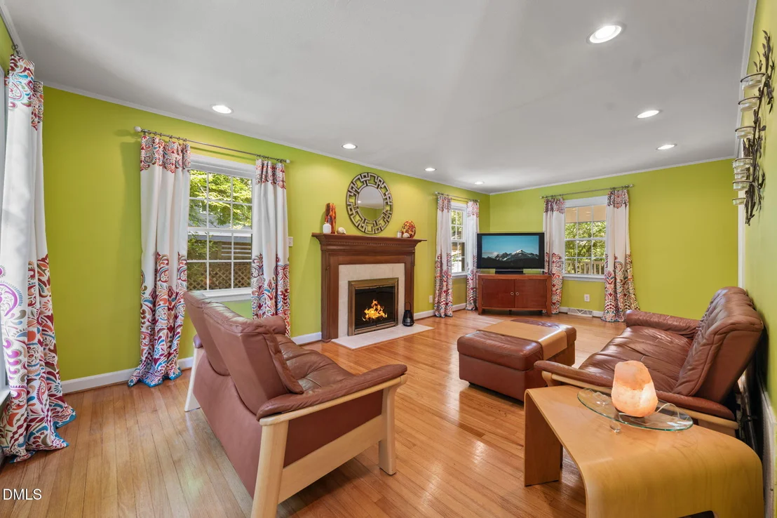 Photo of 721 Tinkerbell Road