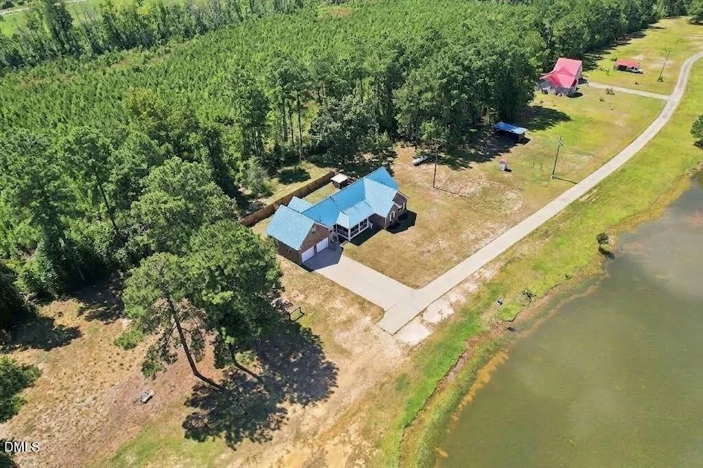 Photo of 390 Comanche Drive
