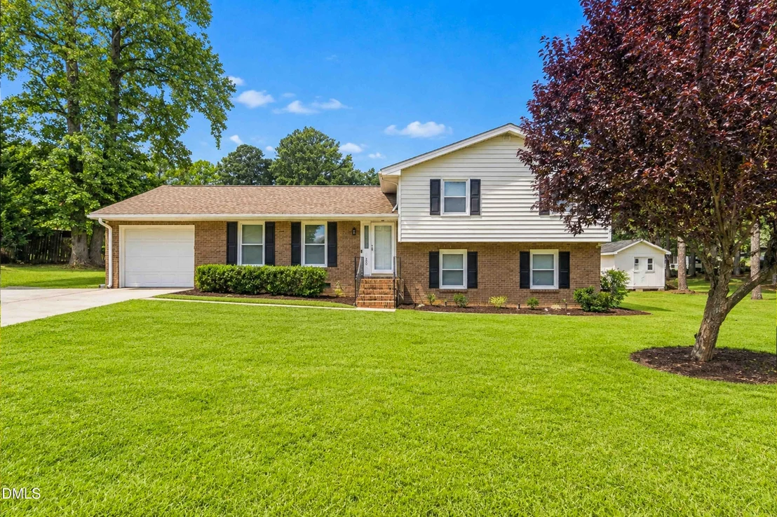 Photo of 1600 Edgebrook Drive