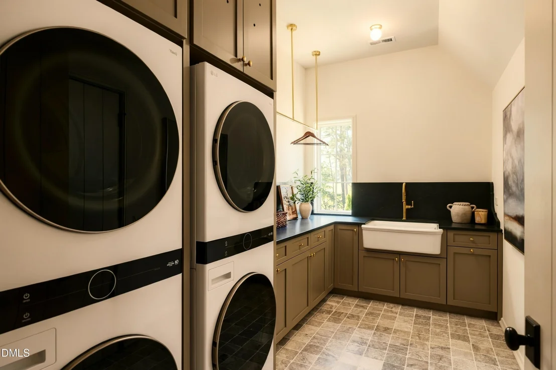 Photo of 1208 Barcroft Place