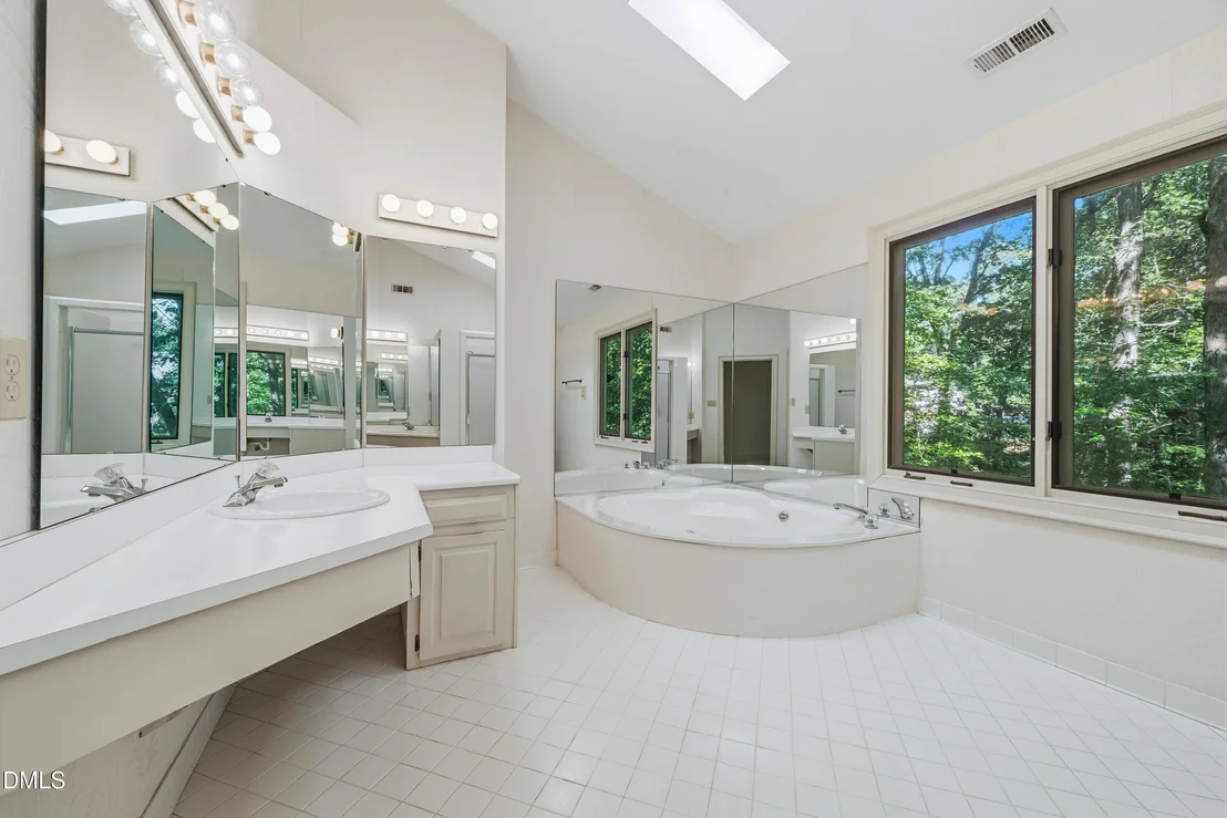 Photo of 225 Dalton Drive