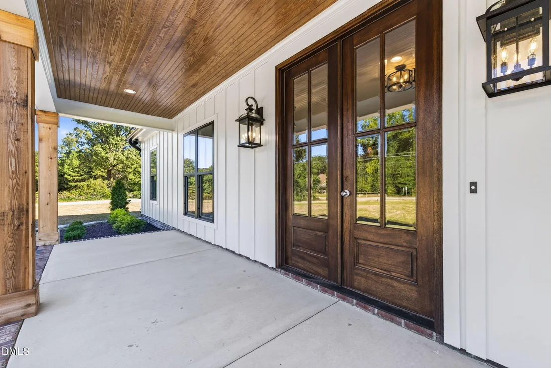 Photo of 643 Dixon Road