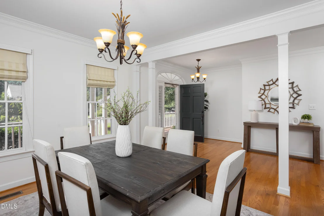 Photo of 1000 E Oak Drive