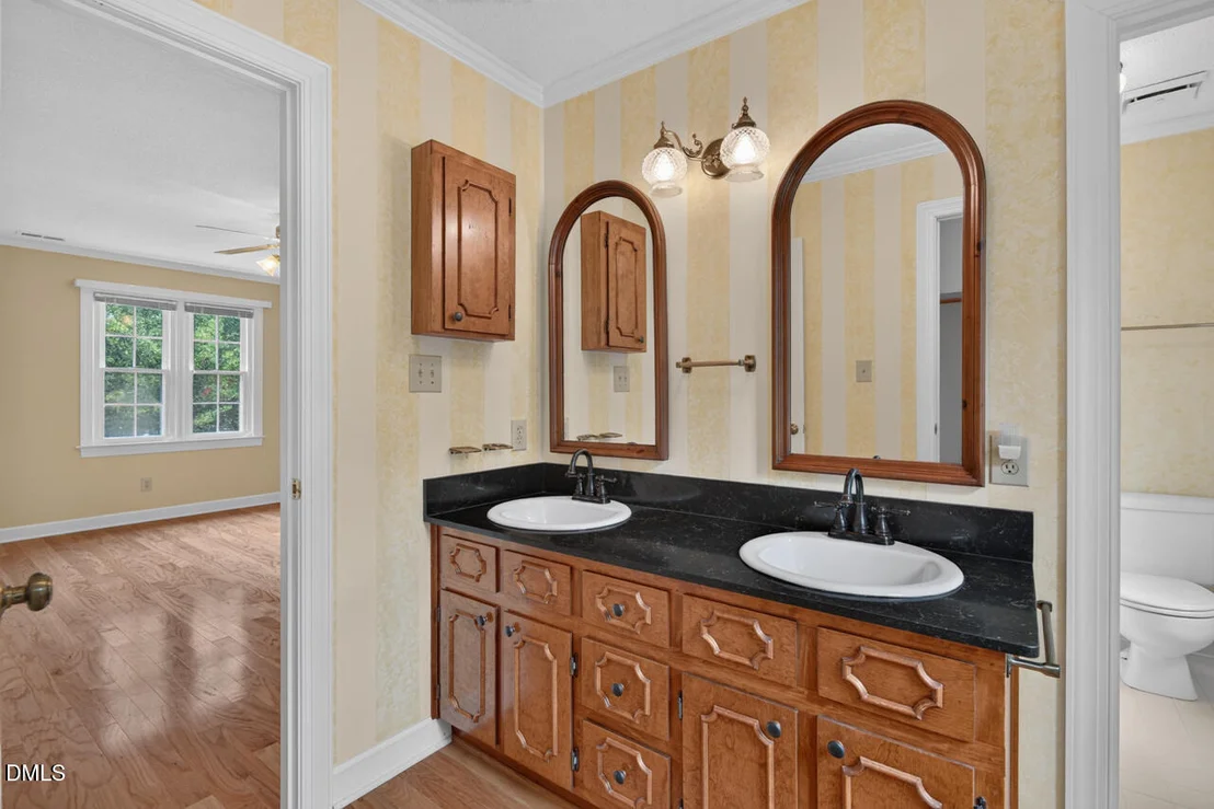 Photo of 6125 Iris Drive