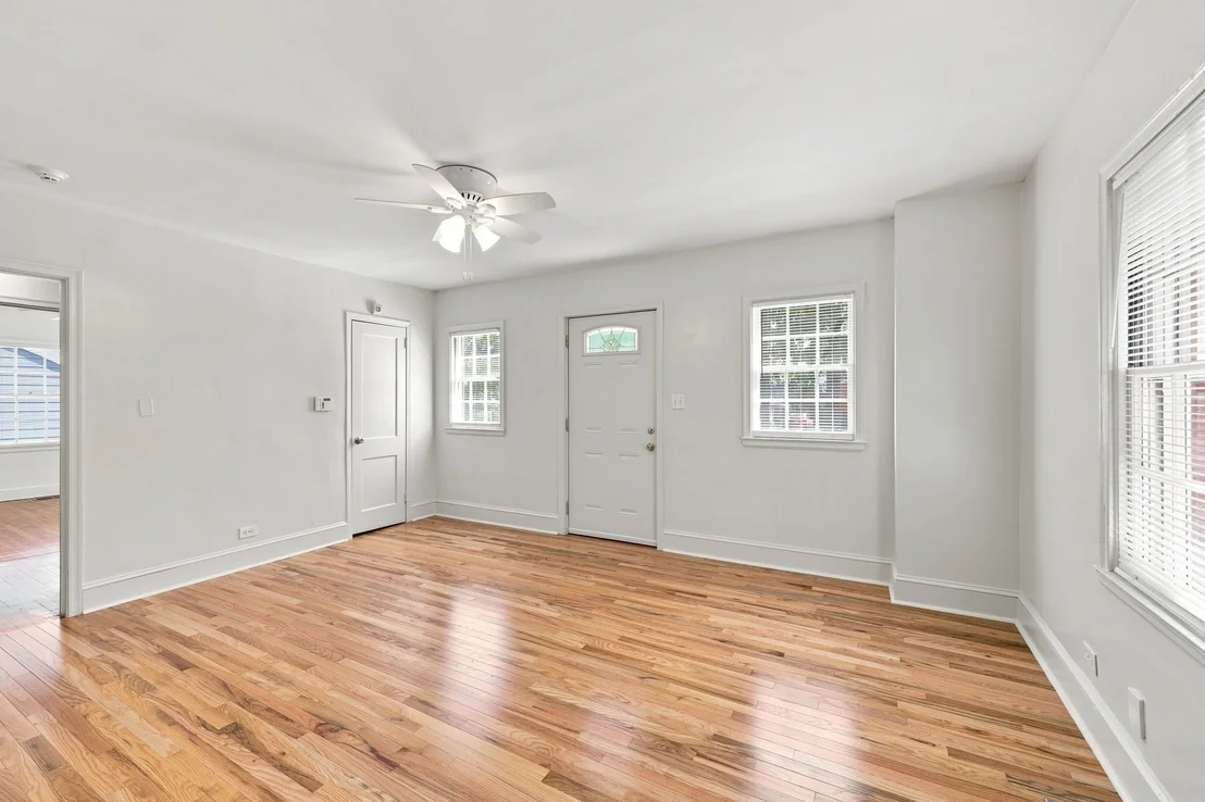 Photo of 812 W Markham Avenue