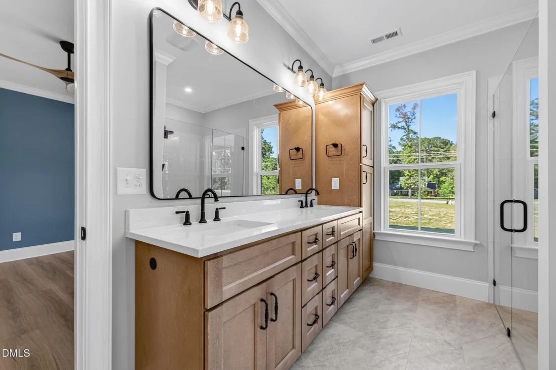 Photo of 643 Dixon Road