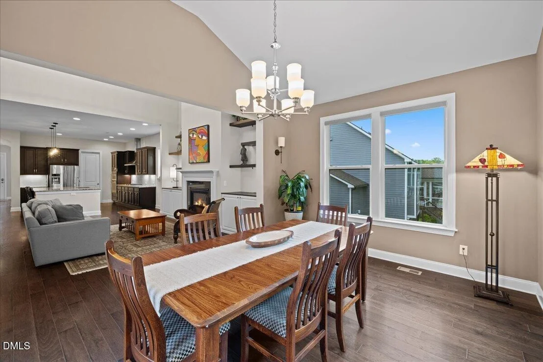 Photo of 1049 Queensdale Drive