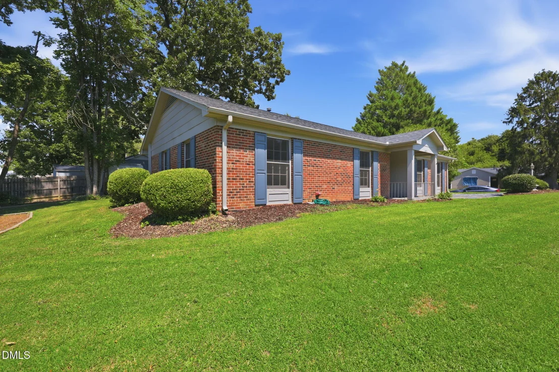 Photo of 2371 Buckingham Road