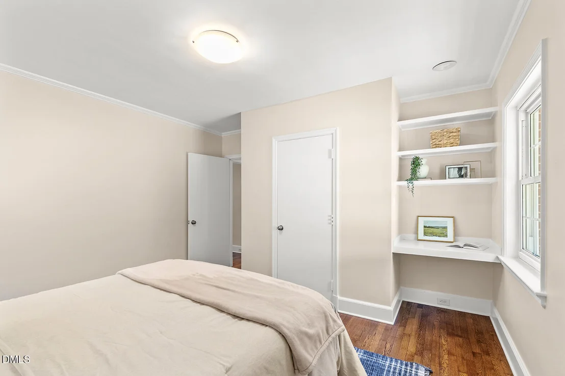 Photo of 2720 University Drive