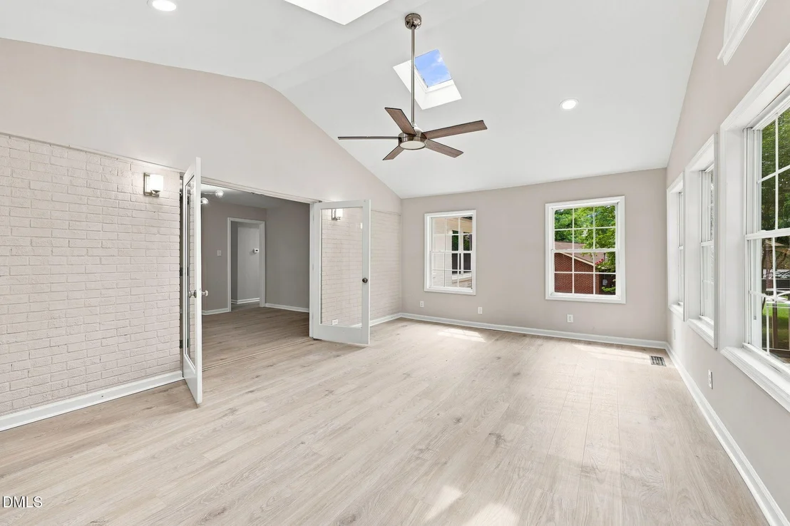 Photo of 807 Yosemite Circle