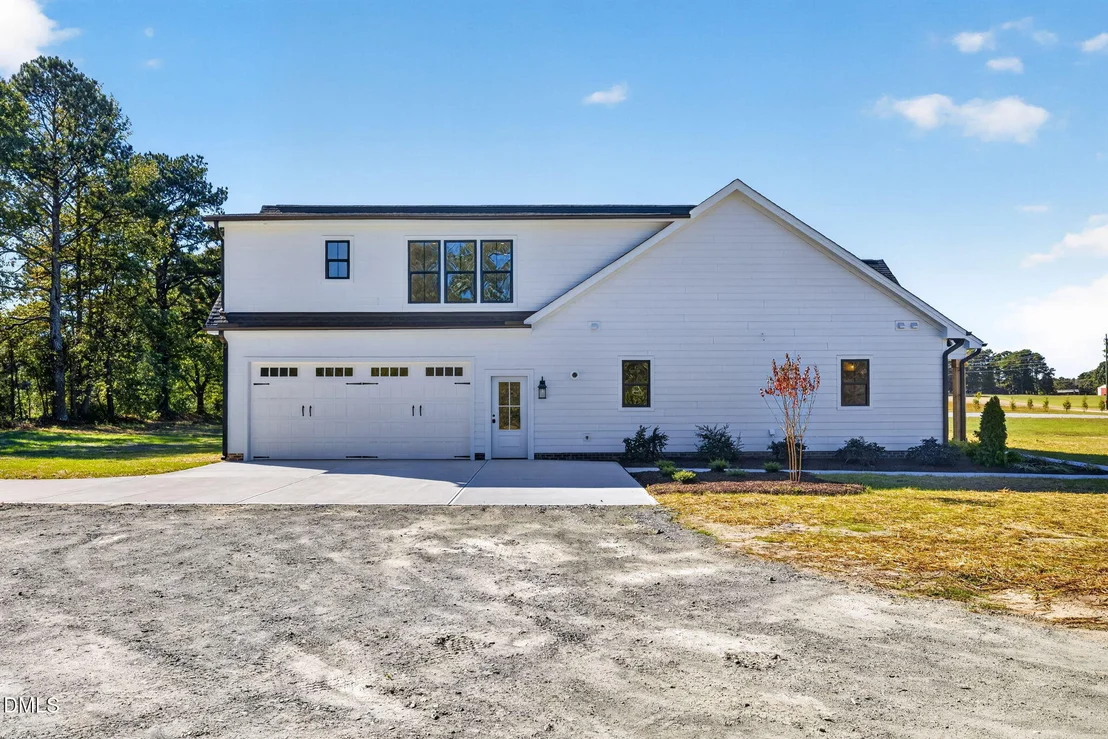 Photo of 643 Dixon Road