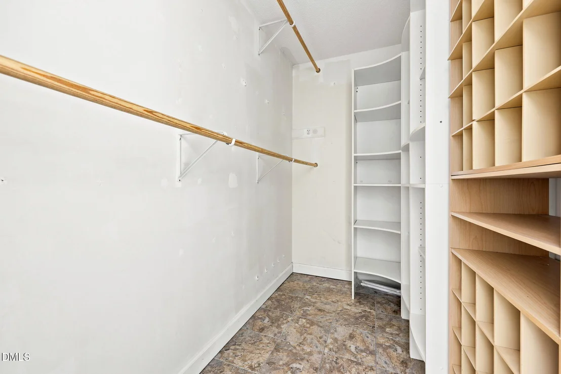 Photo of 215 Brookfield Circle