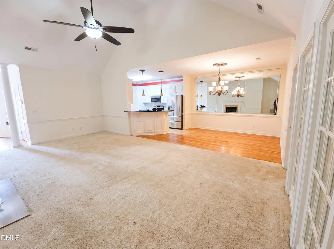 Photo of 302 Commonsgate Drive