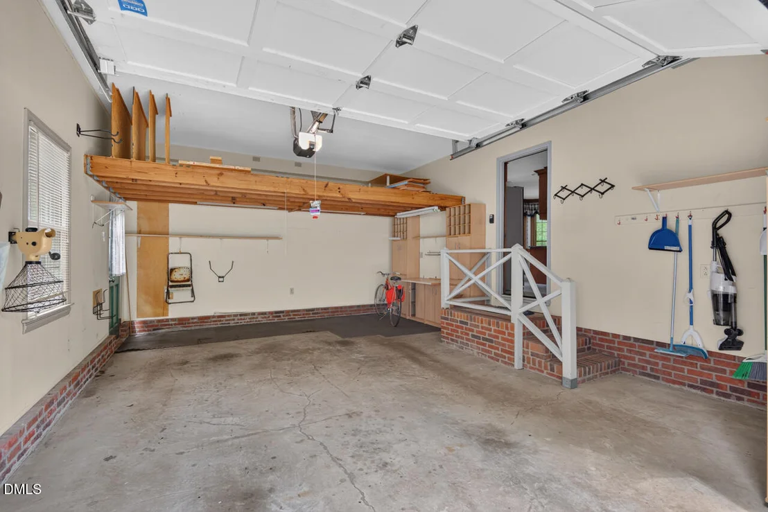 Photo of 6125 Iris Drive