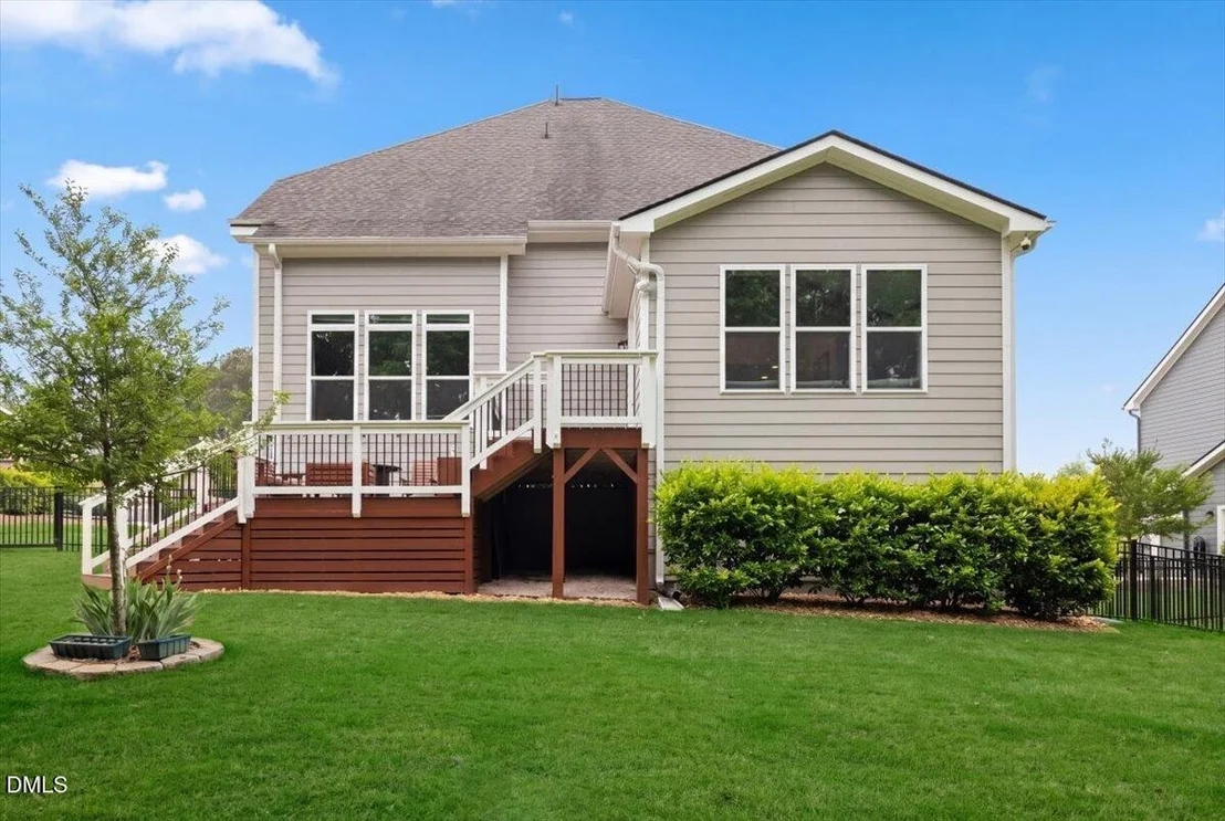Photo of 1049 Queensdale Drive