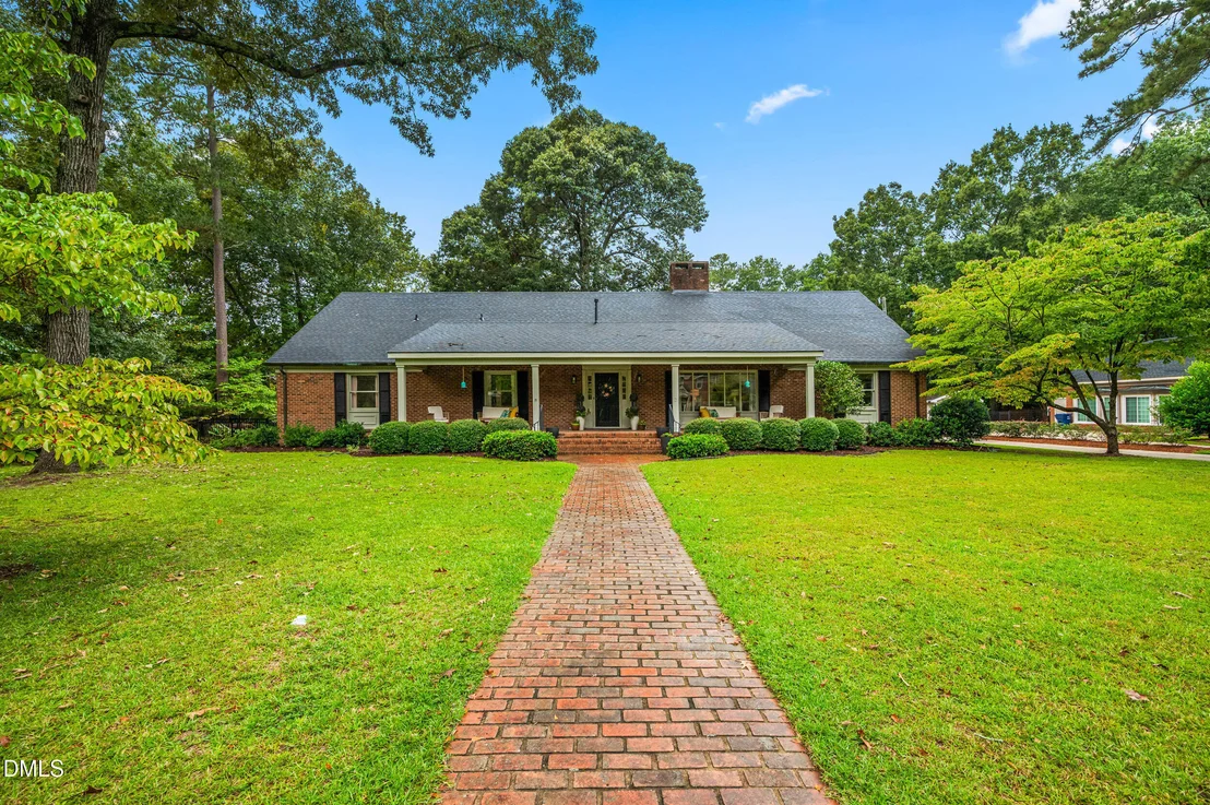 Photo of 1110 Chestnut Drive