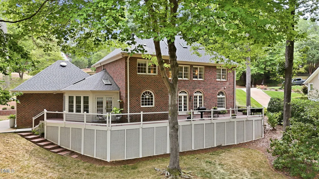 Photo of 2221 Weybridge Drive