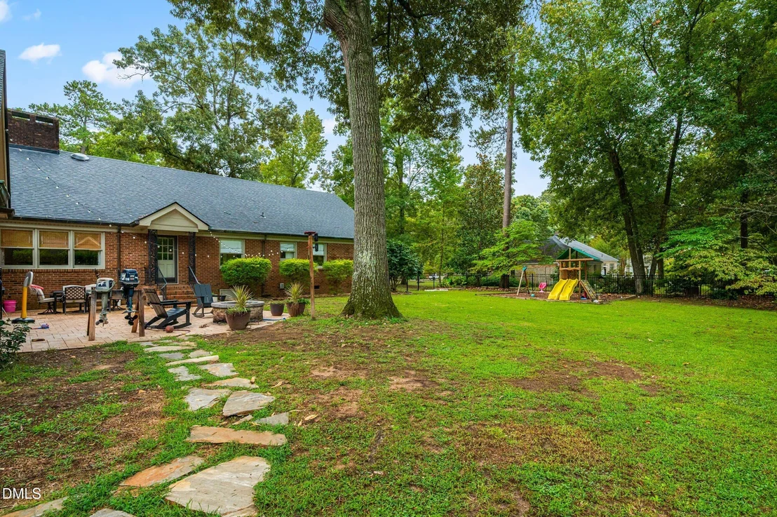 Photo of 1110 Chestnut Drive