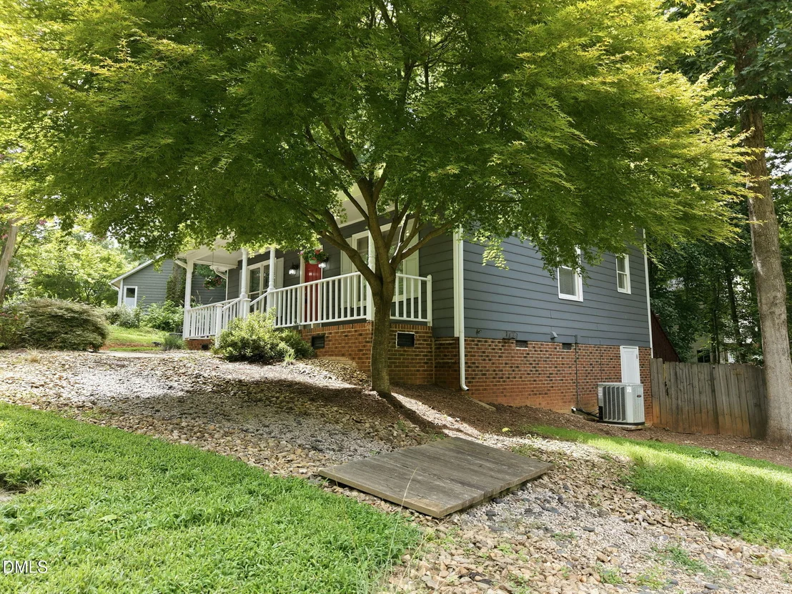 Photo of 300 Trimble Avenue