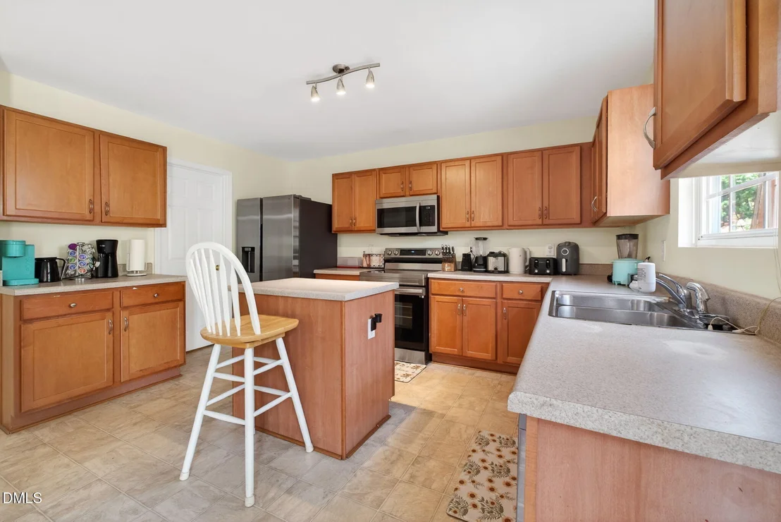 Photo of 1012 Breeze Lane