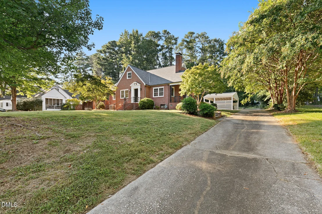 Photo of 2720 University Drive