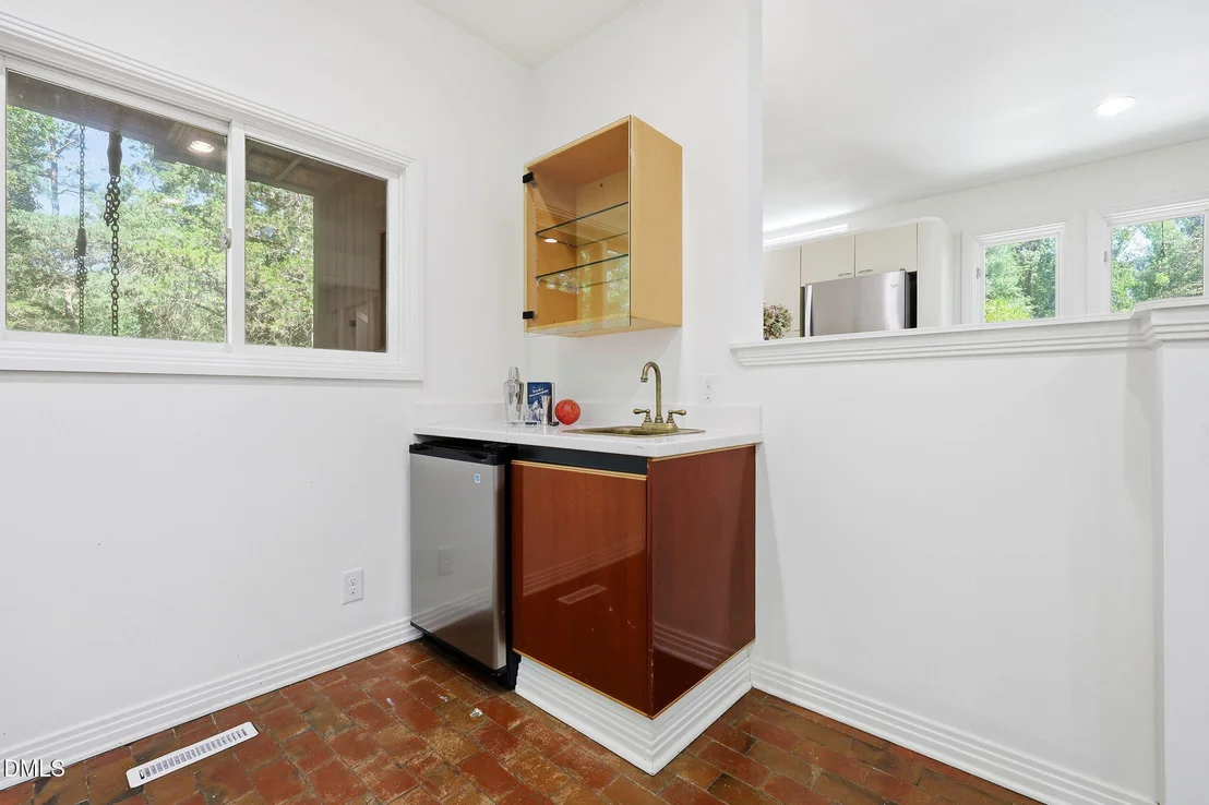 Photo of 910 Tarik Drive