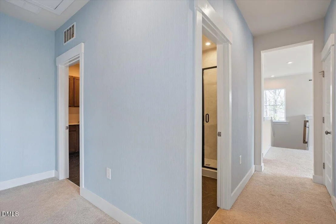 Photo of 541 Roycroft Drive