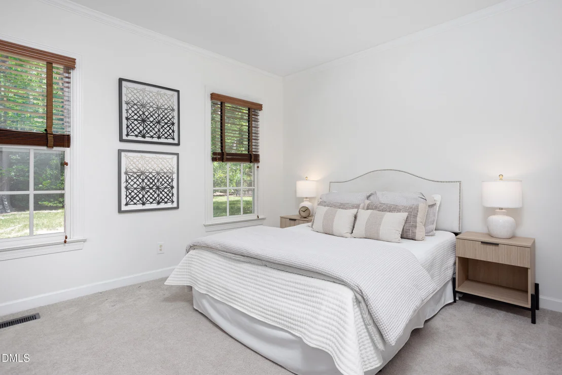 Photo of 1000 E Oak Drive