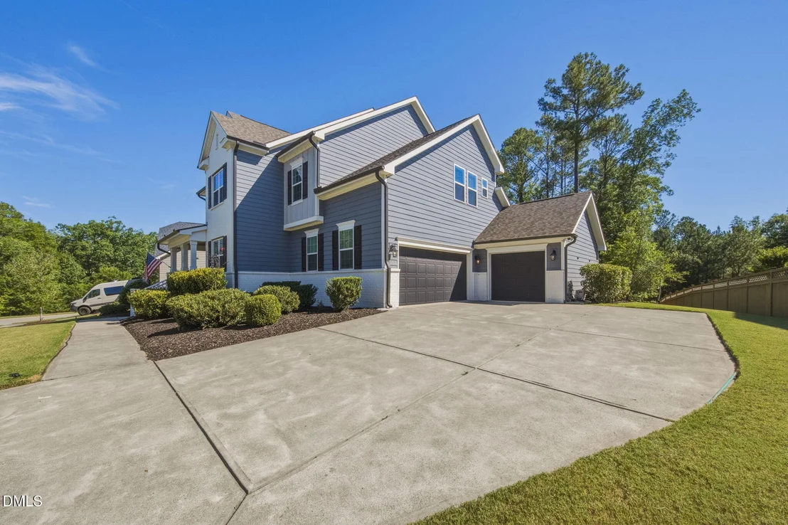 Photo of 1029 Queensdale Drive