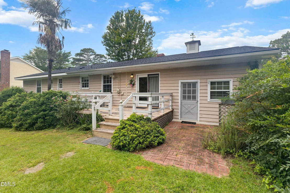 Photo of 1101 S Walnut Drive