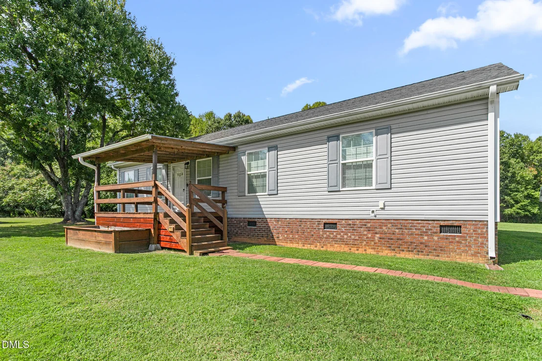 Photo of 1054 Sutton Road