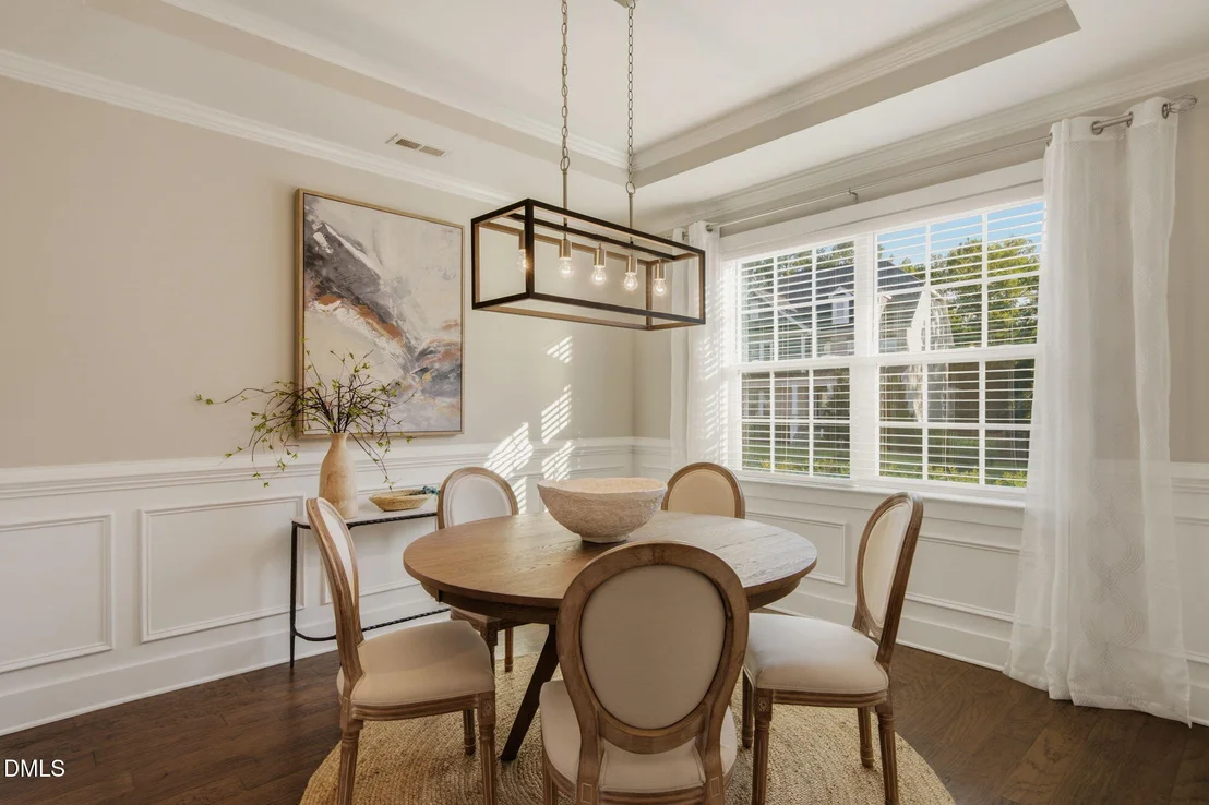 Photo of 1029 Queensdale Drive