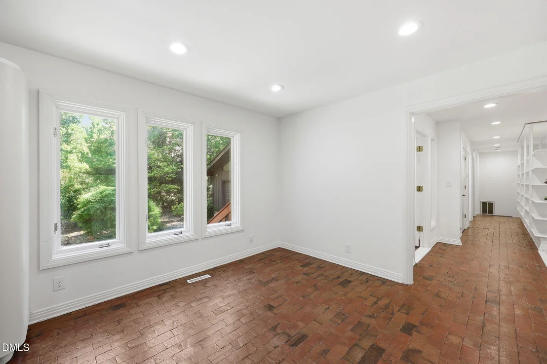 Photo of 910 Tarik Drive