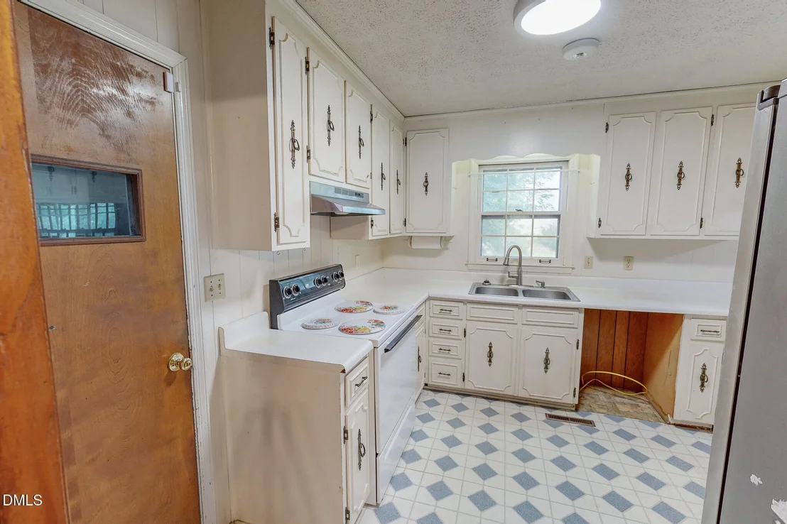 Photo of 2072 Edwin Robertson Road