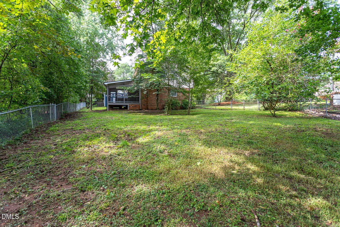 Photo of 921 Devon Avenue