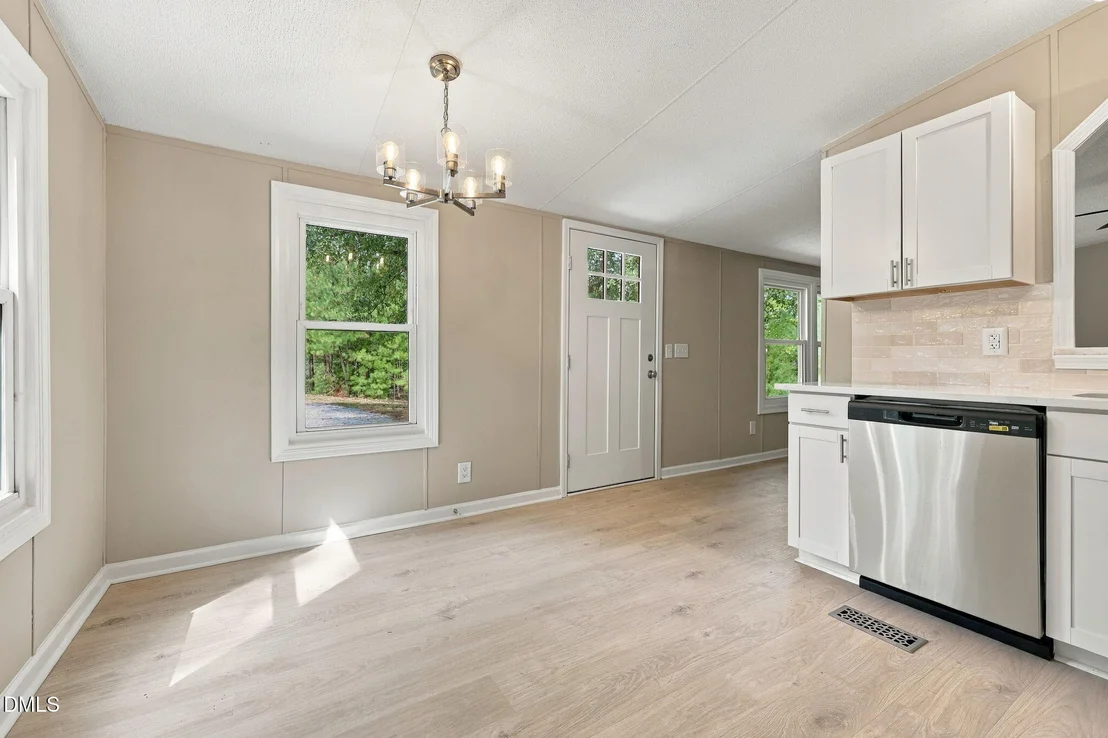 Photo of 582 Ed Thomas Road