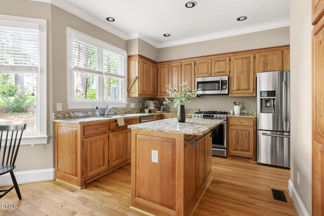 Photo of 2204 Meade Lane