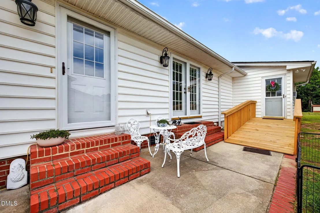 Photo of 1490 Scott Road