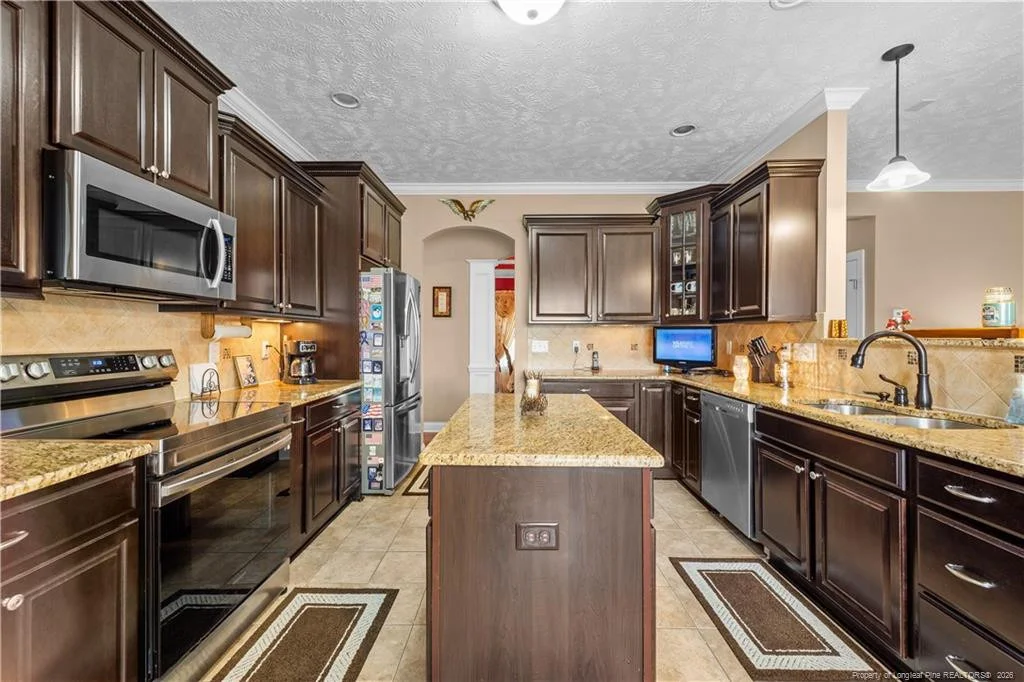 Photo of 605 Oakridge Drive